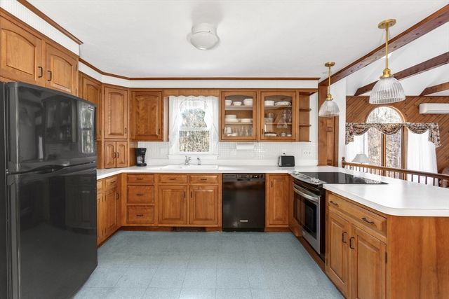 215 Forest St, Franklin, MA 02038