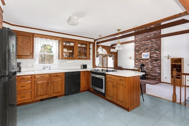 215 Forest St, Franklin, MA 02038