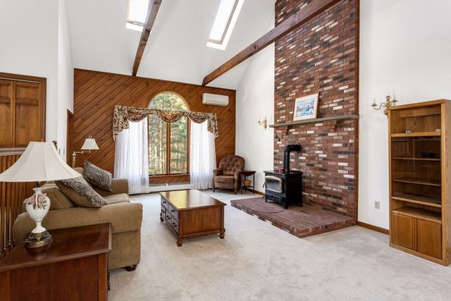 215 Forest St, Franklin, MA 02038