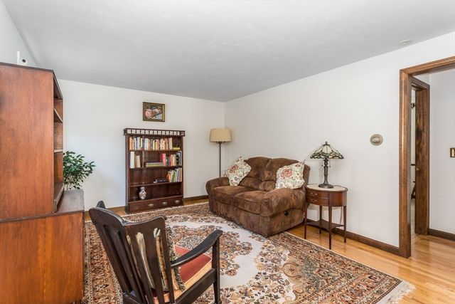 215 Forest St, Franklin, MA 02038