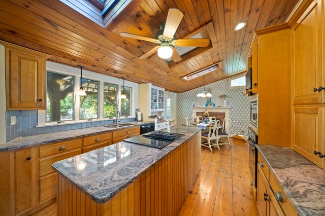 26 Church St, Norwell, MA 02061