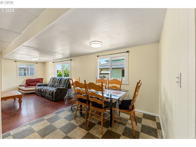 8951 Se FULLER Rd 7, Happy Valley, OR 97086