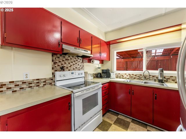 8951 Se FULLER Rd 7, Happy Valley, OR 97086