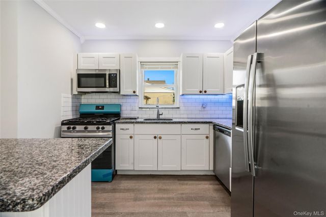 984 Maxwell Street, Franklin Square, NY 11010