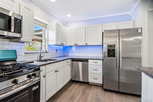 984 Maxwell Street, Franklin Square, NY 11010