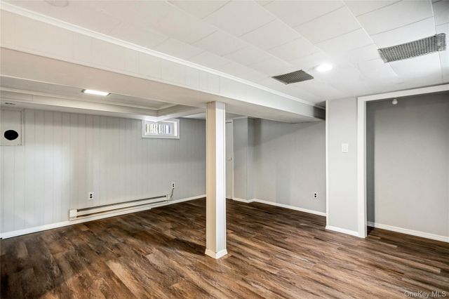 984 Maxwell Street, Franklin Square, NY 11010