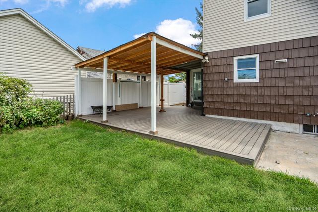 984 Maxwell Street, Franklin Square, NY 11010