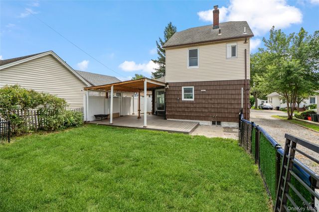 984 Maxwell Street, Franklin Square, NY 11010