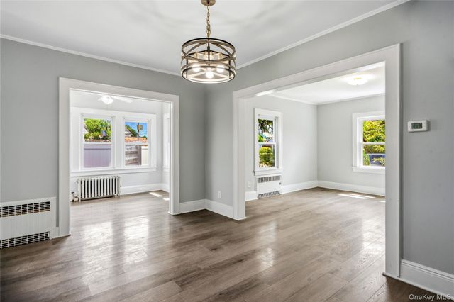 984 Maxwell Street, Franklin Square, NY 11010