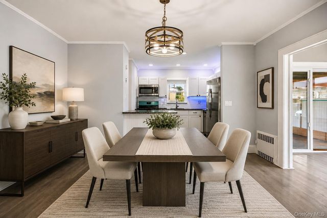 984 Maxwell Street, Franklin Square, NY 11010