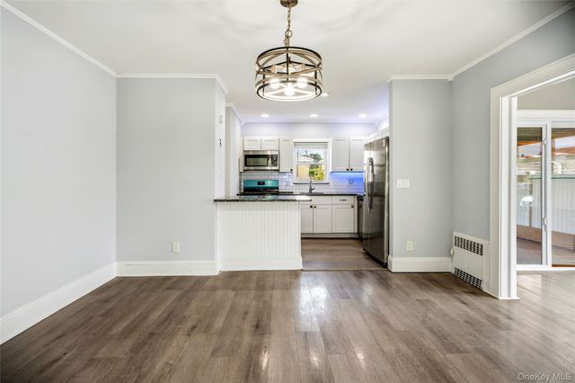 984 Maxwell Street, Franklin Square, NY 11010