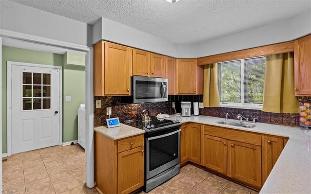 2016 Ledford Road, Greensboro, NC 27406