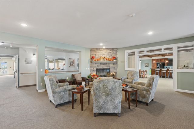 845 S 60th Street 402, West Des Moines, IA 50266