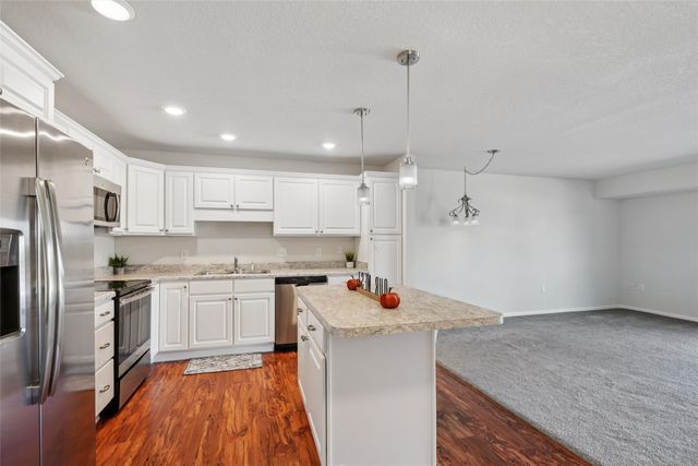 845 S 60th Street 402, West Des Moines, IA 50266
