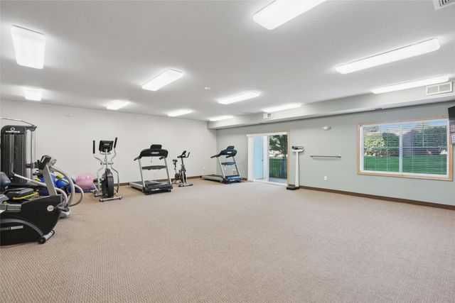 845 S 60th Street 402, West Des Moines, IA 50266