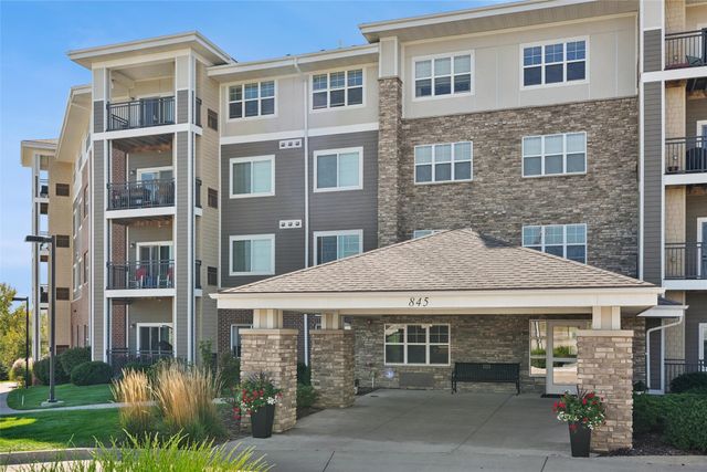 845 S 60th Street 402, West Des Moines, IA 50266
