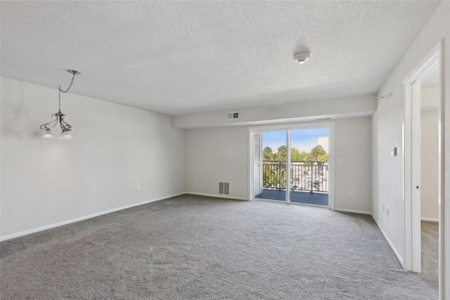 845 S 60th Street 402, West Des Moines, IA 50266