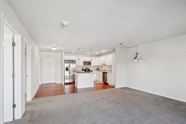 845 S 60th Street 402, West Des Moines, IA 50266