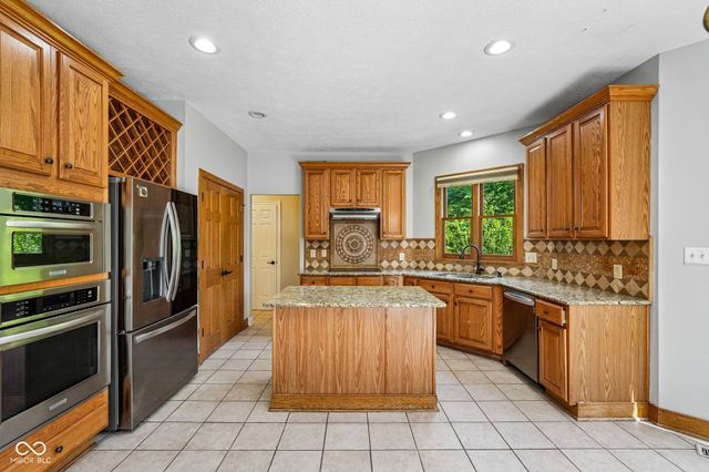11464 Old Stone Drive, Indianapolis, IN 46236