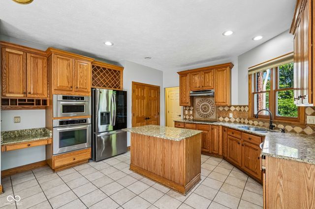 11464 Old Stone Drive, Indianapolis, IN 46236