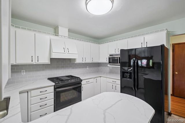 49816 W Huron River Drive, Belleville, MI 48111