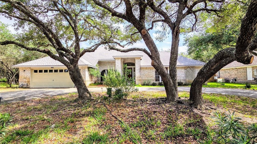 409 Champions Dr, Rockport, TX 78382 — photo 4