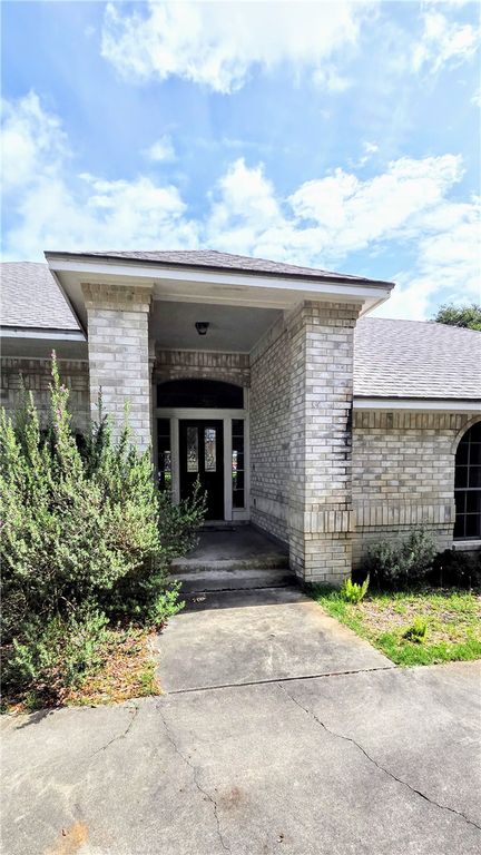 409 Champions Dr, Rockport, TX 78382 — photo 5