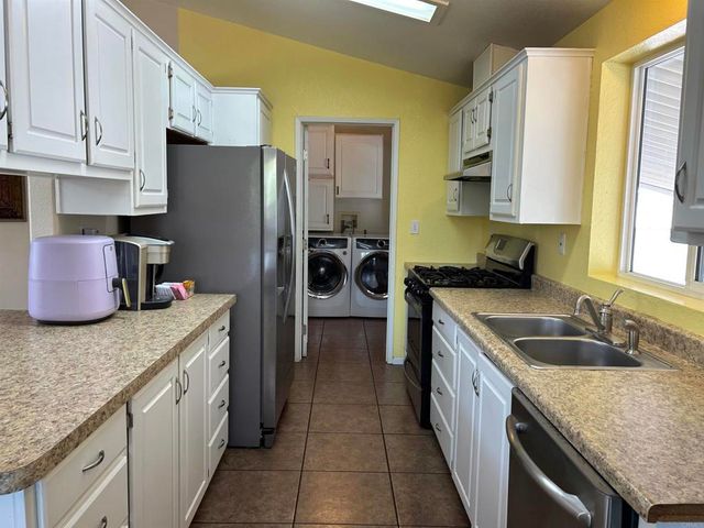 2550 E Valley Pkwy 87, Escondido, CA 92027