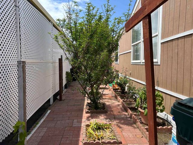2550 E Valley Pkwy 87, Escondido, CA 92027