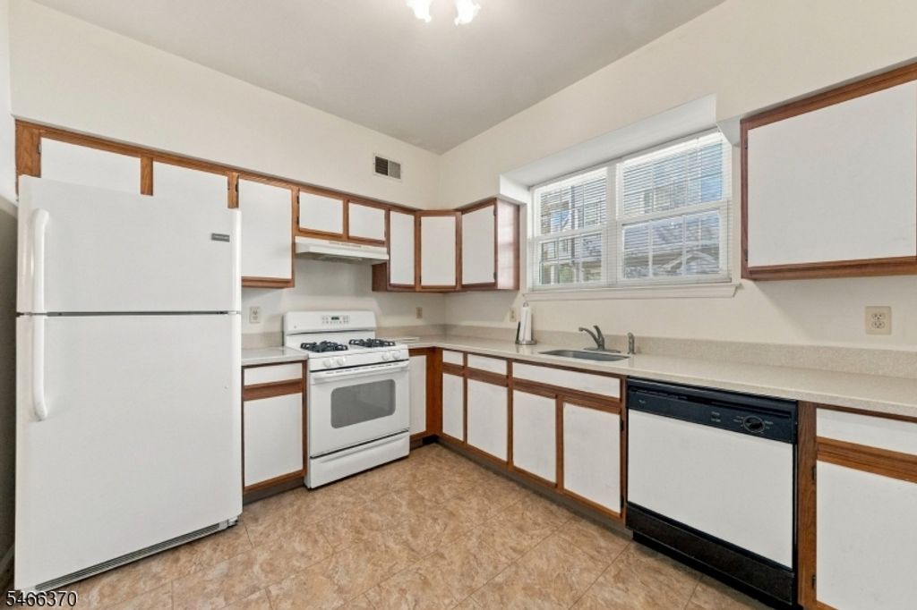 17 Springbrook Rd East 17, Montville Twp., NJ 07045 — photo 4