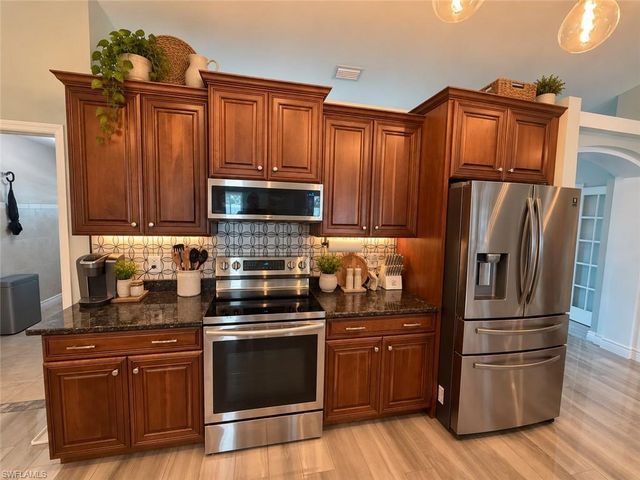 2034 NE 5th ST, Cape Coral, FL 33909