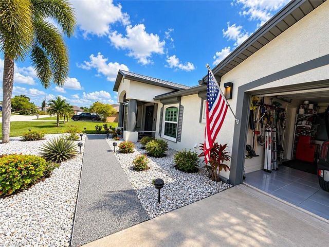 2034 NE 5th ST, Cape Coral, FL 33909