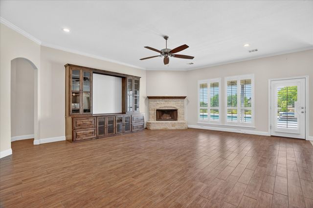 2000 Adams Lane S, Azle, TX 76020