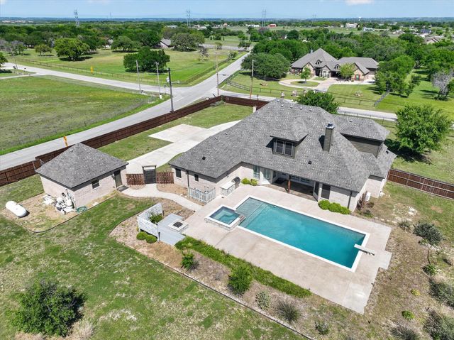 2000 Adams Lane S, Azle, TX 76020
