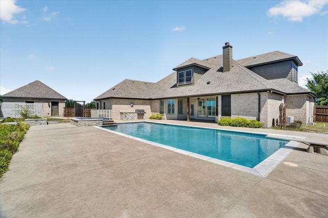 2000 Adams Lane S, Azle, TX 76020