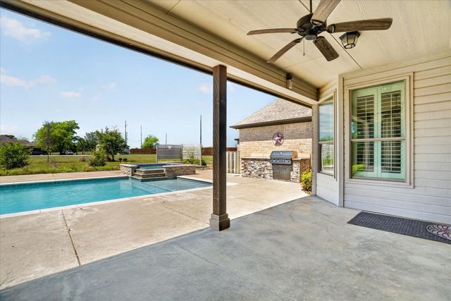 2000 Adams Lane S, Azle, TX 76020
