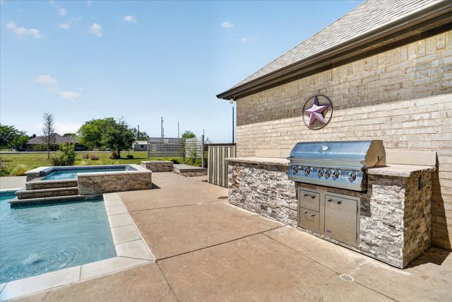 2000 Adams Lane S, Azle, TX 76020