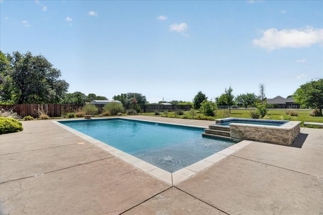 2000 Adams Lane S, Azle, TX 76020