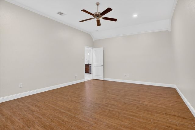 2000 Adams Lane S, Azle, TX 76020