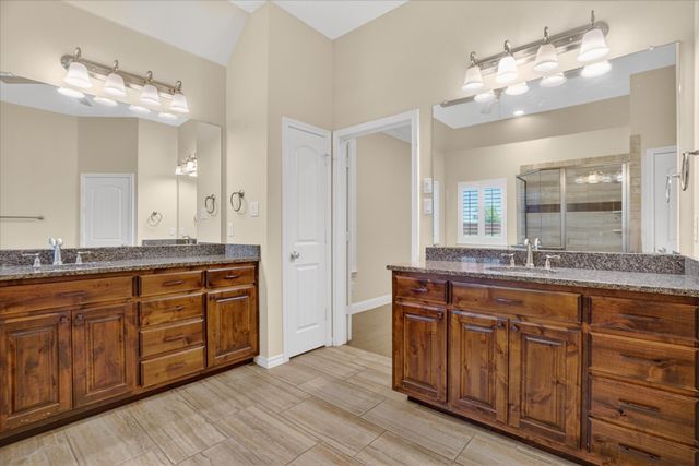 2000 Adams Lane S, Azle, TX 76020