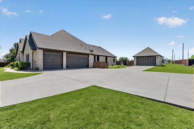 2000 Adams Lane S, Azle, TX 76020