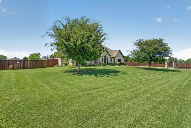 2000 Adams Lane S, Azle, TX 76020