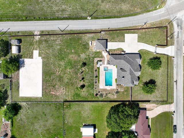 2000 Adams Lane S, Azle, TX 76020
