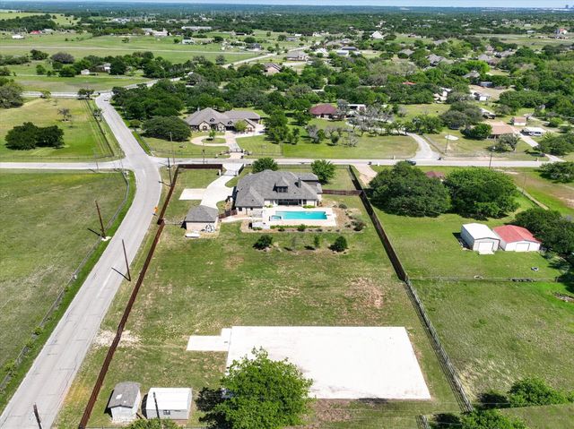 2000 Adams Lane S, Azle, TX 76020