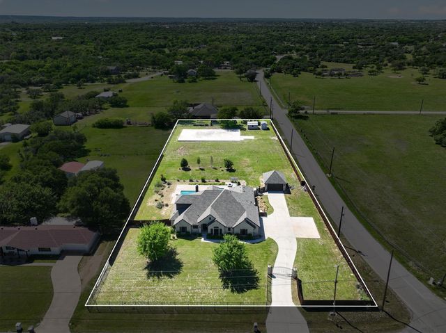 2000 Adams Lane S, Azle, TX 76020