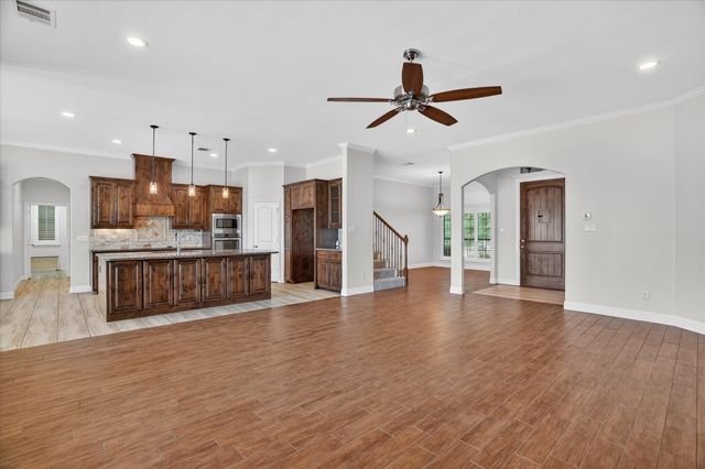 2000 Adams Lane S, Azle, TX 76020