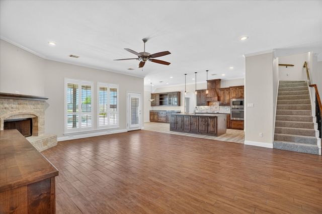 2000 Adams Lane S, Azle, TX 76020