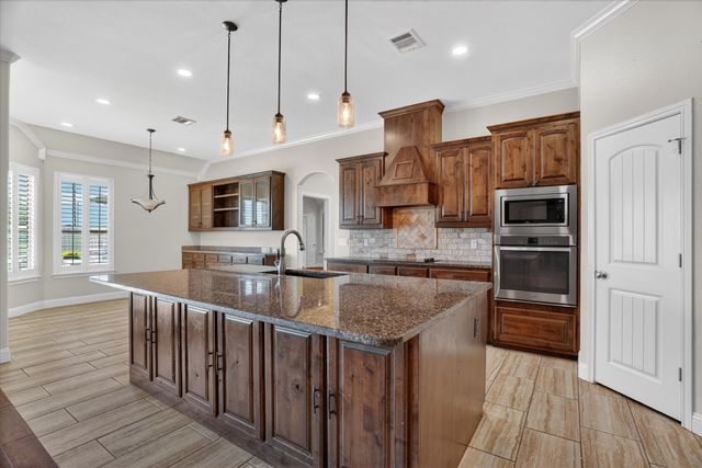 2000 Adams Lane S, Azle, TX 76020