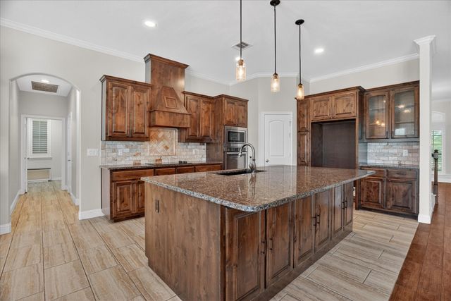 2000 Adams Lane S, Azle, TX 76020