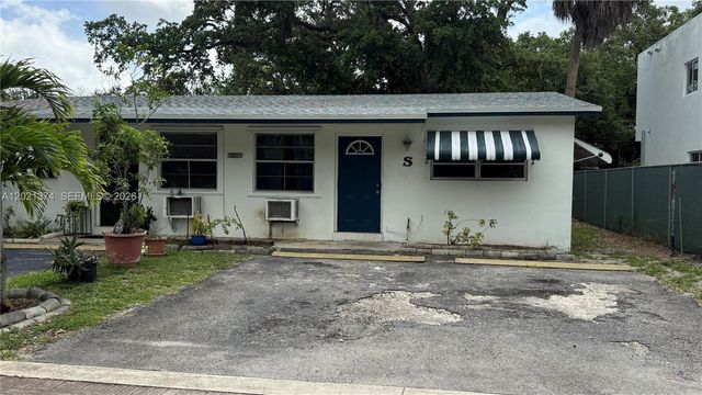 4940 SW 28th Ter S, Dania Beach, FL 33312